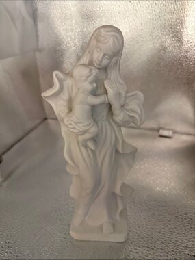 Veronese Design White Bisque Porcelain Madonna and Jesus Statue